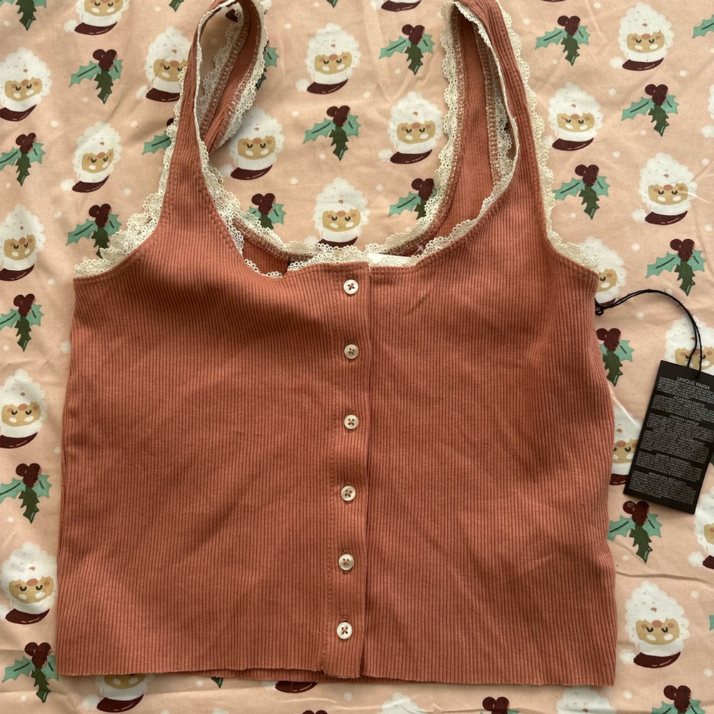 New forever 21 cropped cami with lace
